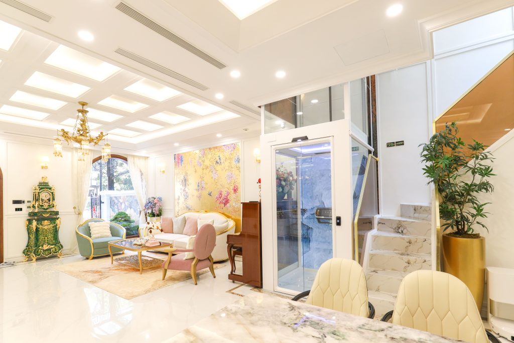 Home-lift-next-to-the-staircase