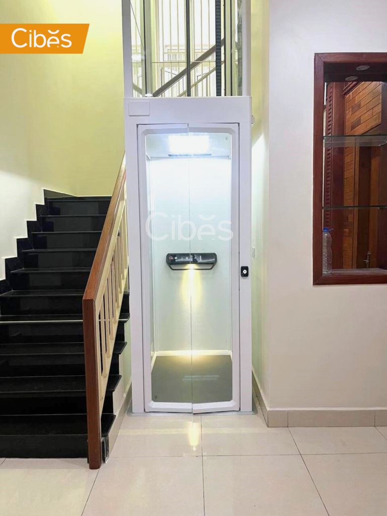Compact-home-lift-in-the-middle-of-the-staircase